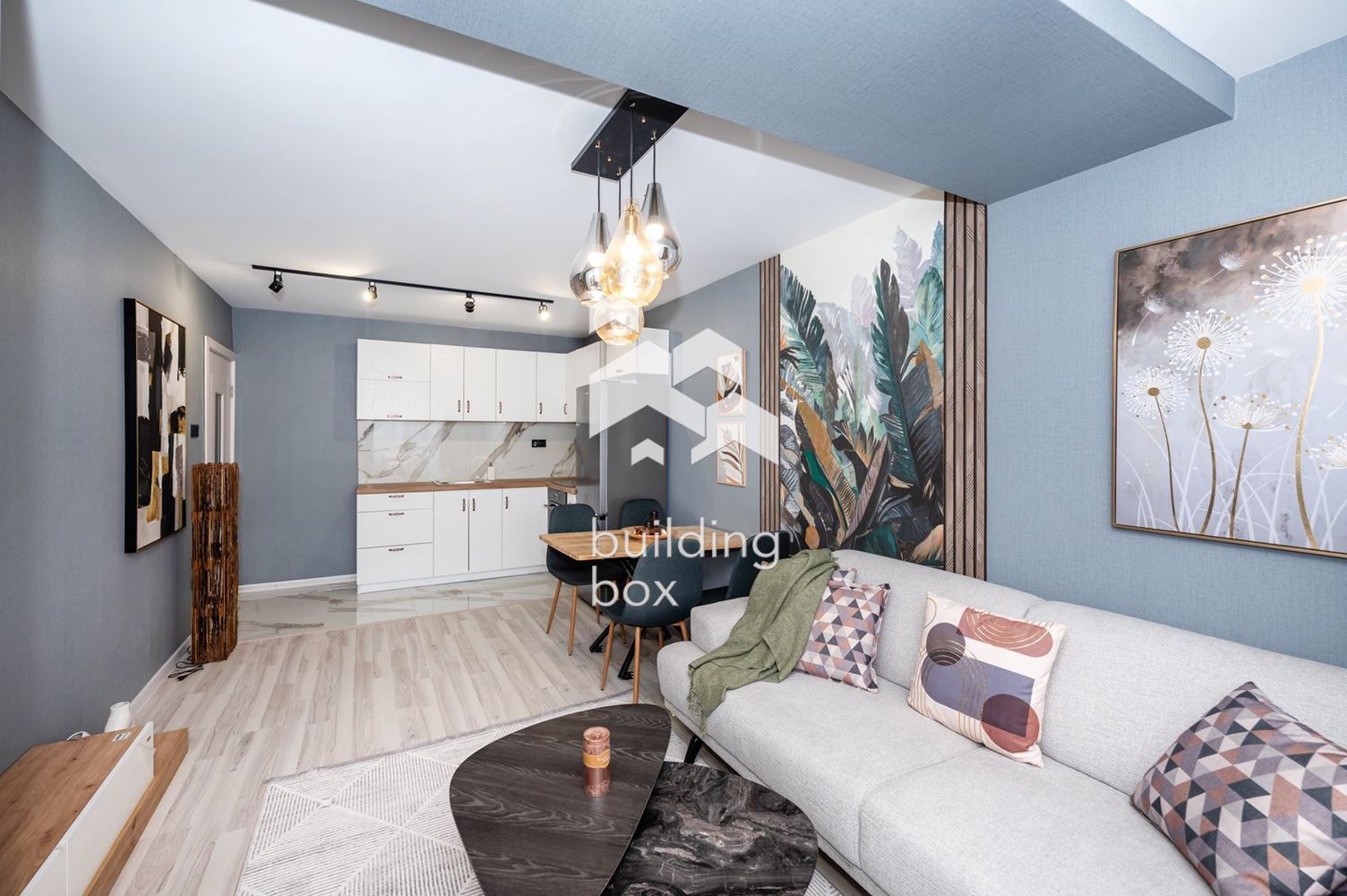 Тристаен обзаведен в малка тухлена сграда - 0