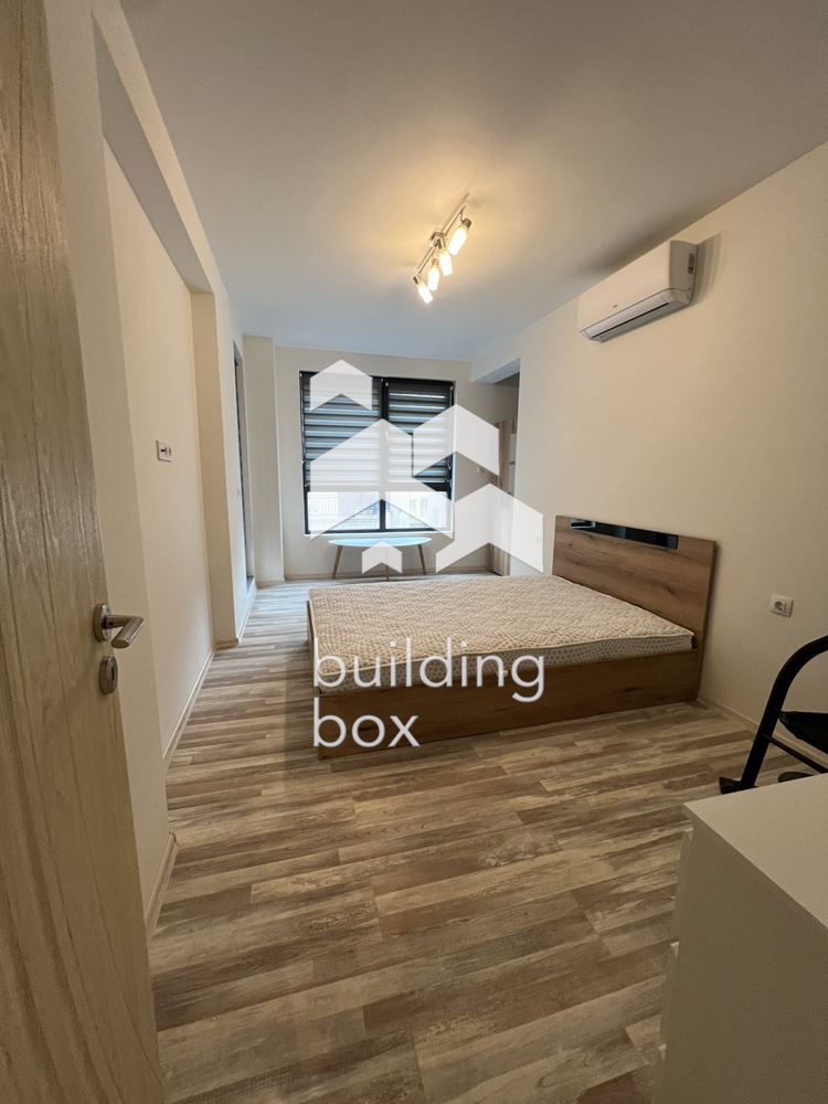 Дава под наем четиристаен апартамент до МУ Пловдив - 0