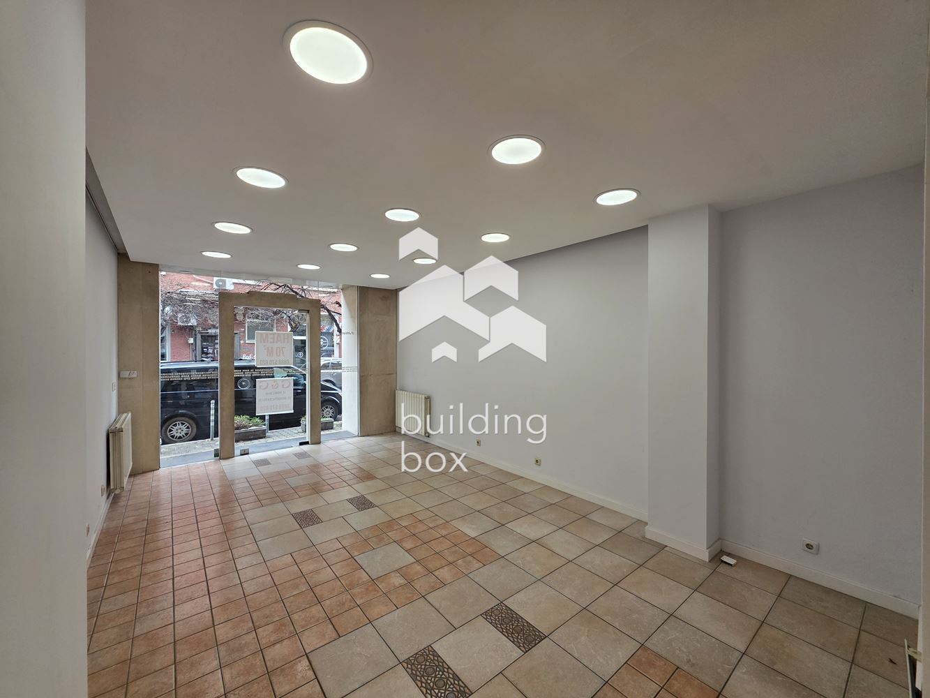 Магазин в идеален Център - 0