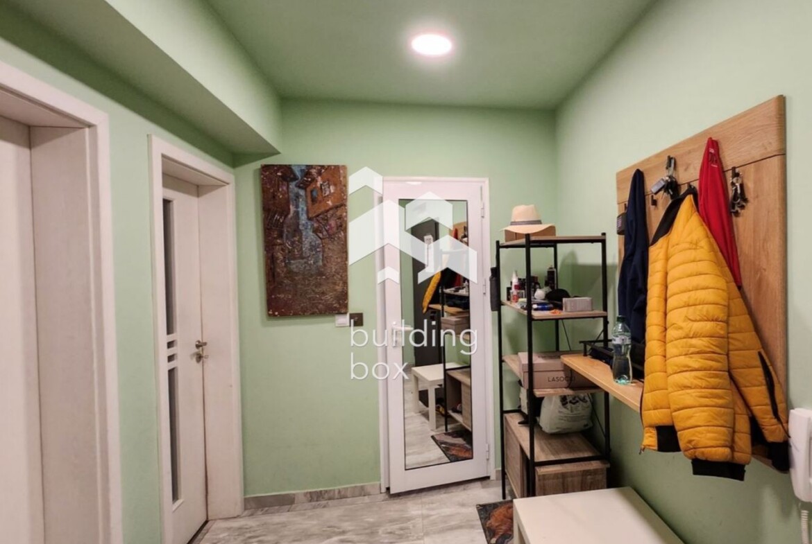 Просторен тристаен апартамент до Парадайс Център - 0