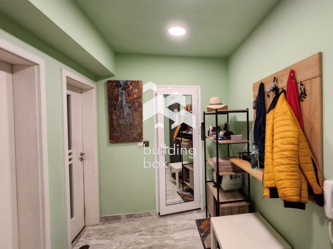 Просторен тристаен апартамент до Парадайс Център - 0