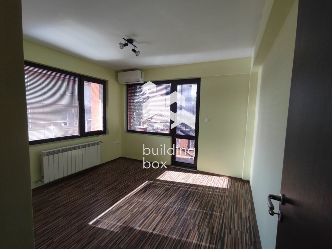 Четиристаен апартамент на изключително атрактивна локация - 0