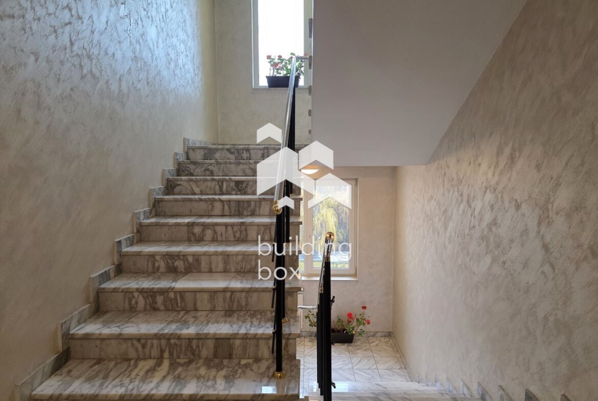 Тристаен апартамент в Лозенец - 0