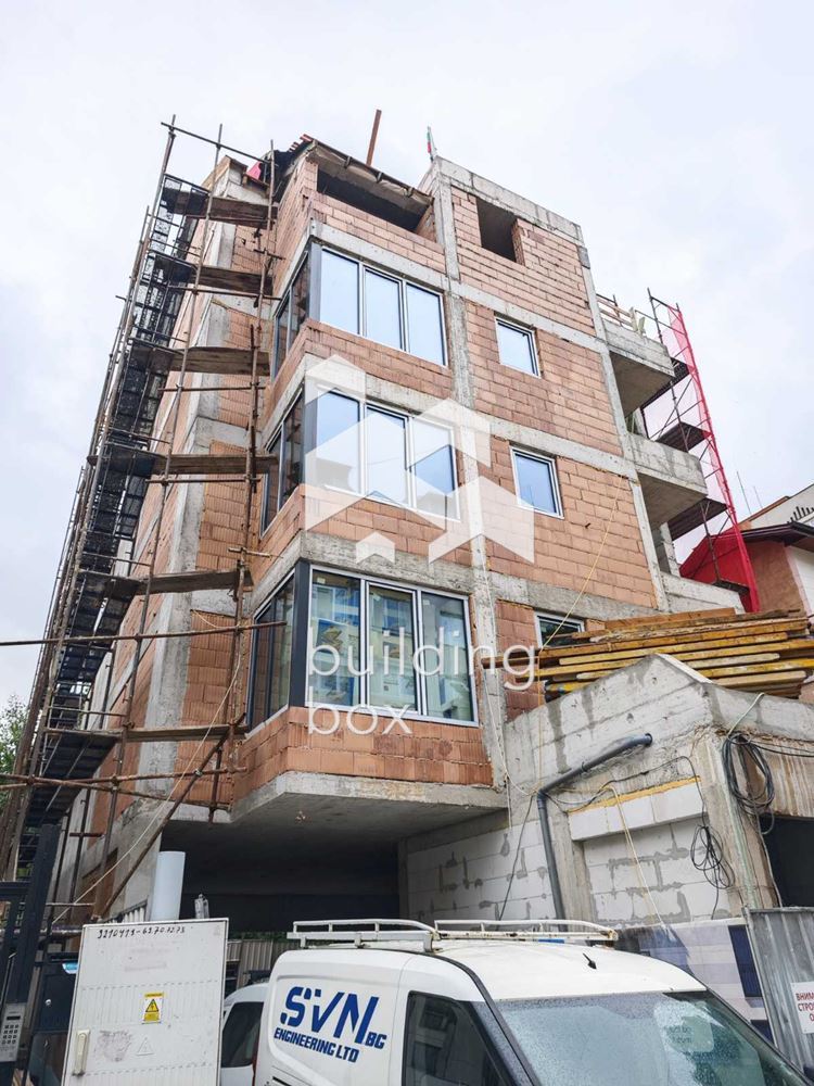 Тристаен апартамент до ключ - Център - 0