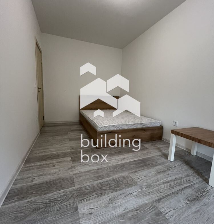 Дава под наем четиристаен апартамент - 0