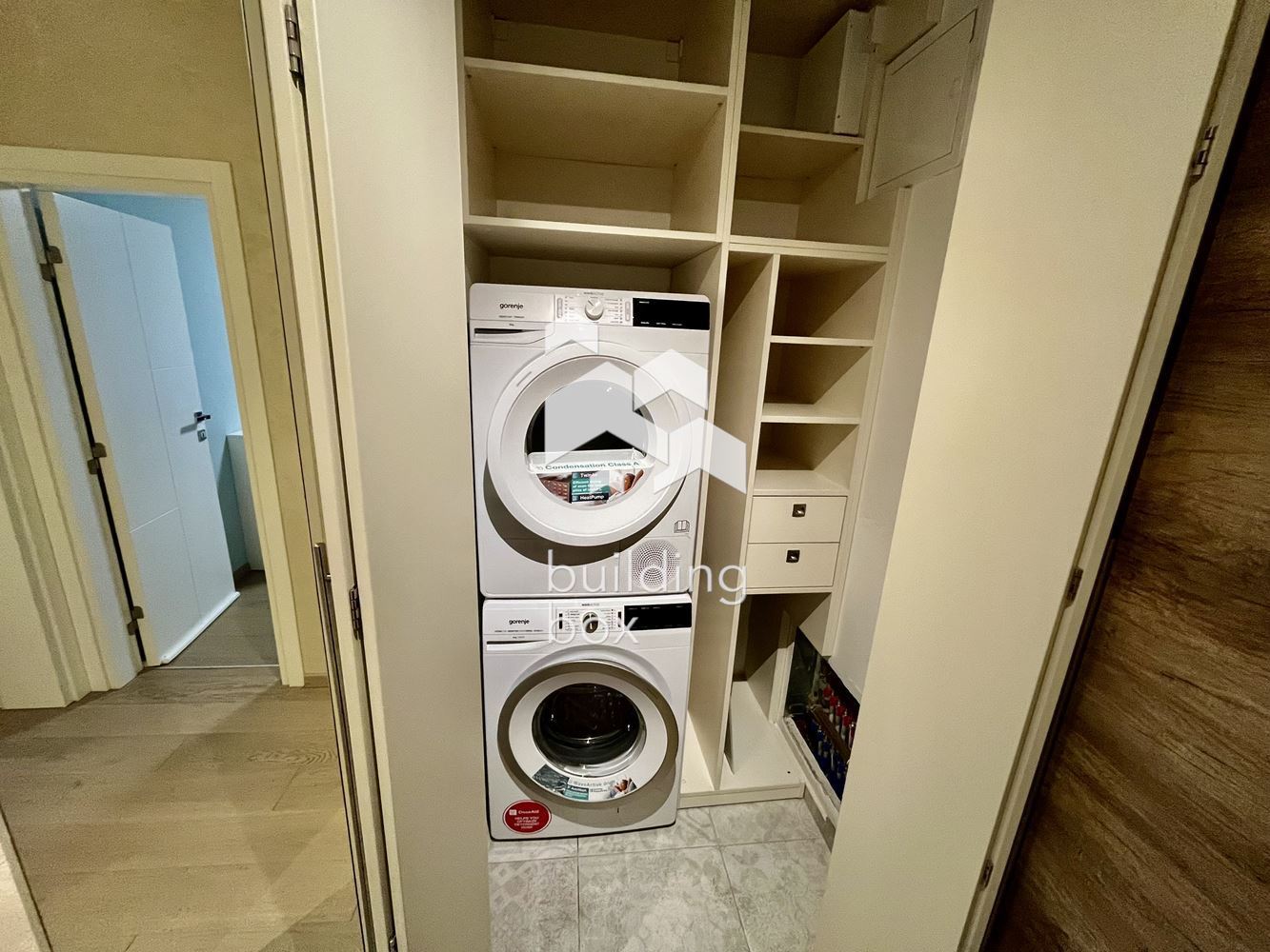 Тристаен, модерно обзаведен апартамент в престижна сграда на ул. Нишава - 0