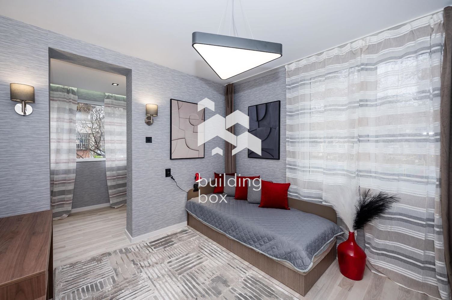 Тристаен обзаведен в малка тухлена сграда - 0