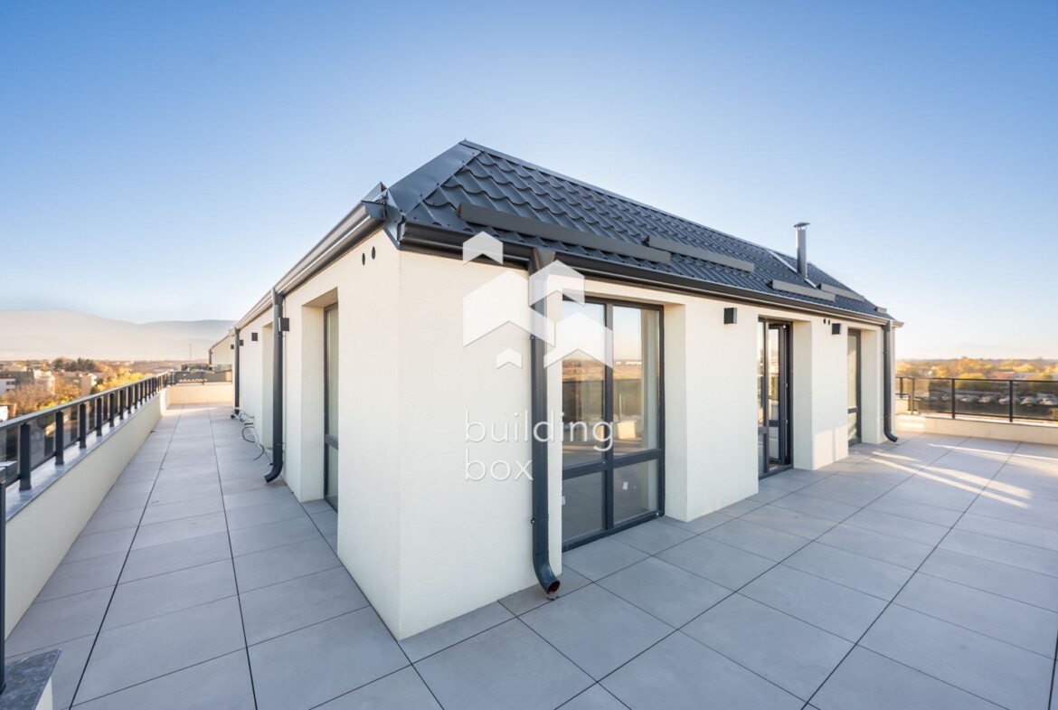 Четиристаен мансарден апартамент в кв. "Христо Смирненски" - 0