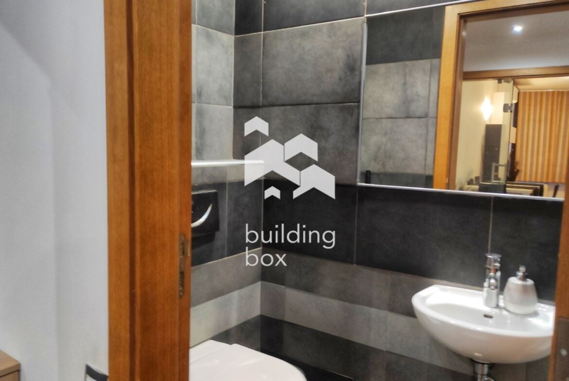 Просторен двустаен апартамент в комплекс "Силвър Сити" до Парадайс Център - 0