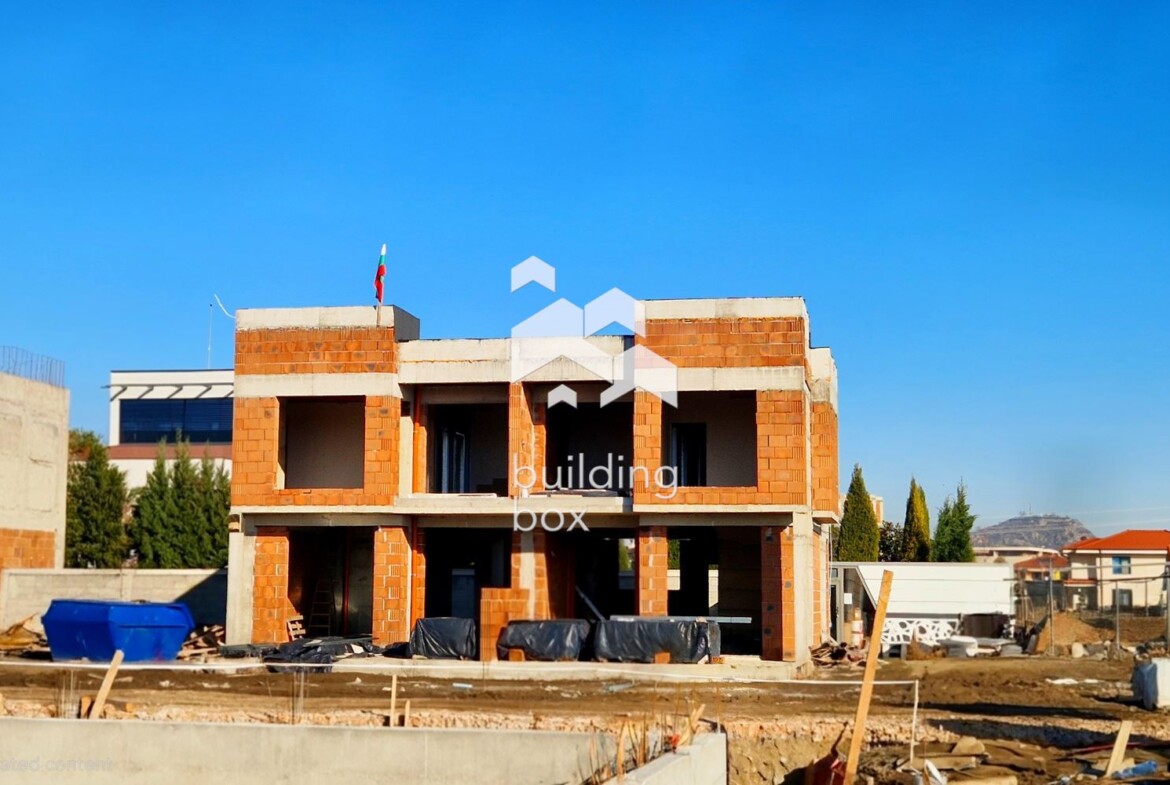 Градска къща с 3 спални в затворен комплекс тип "Town House" - 0