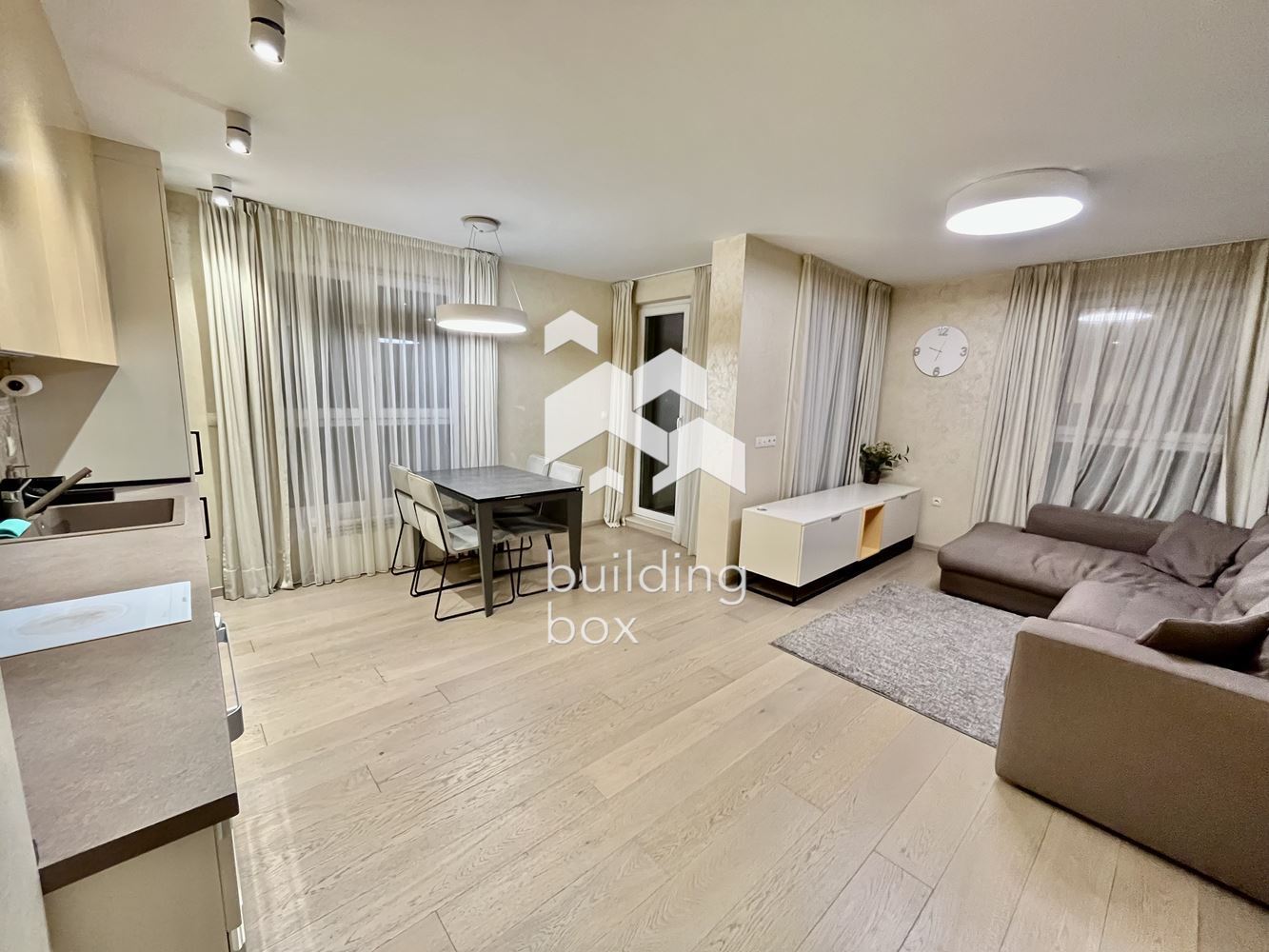 Тристаен, модерно обзаведен апартамент в престижна сграда на ул. Нишава - 0