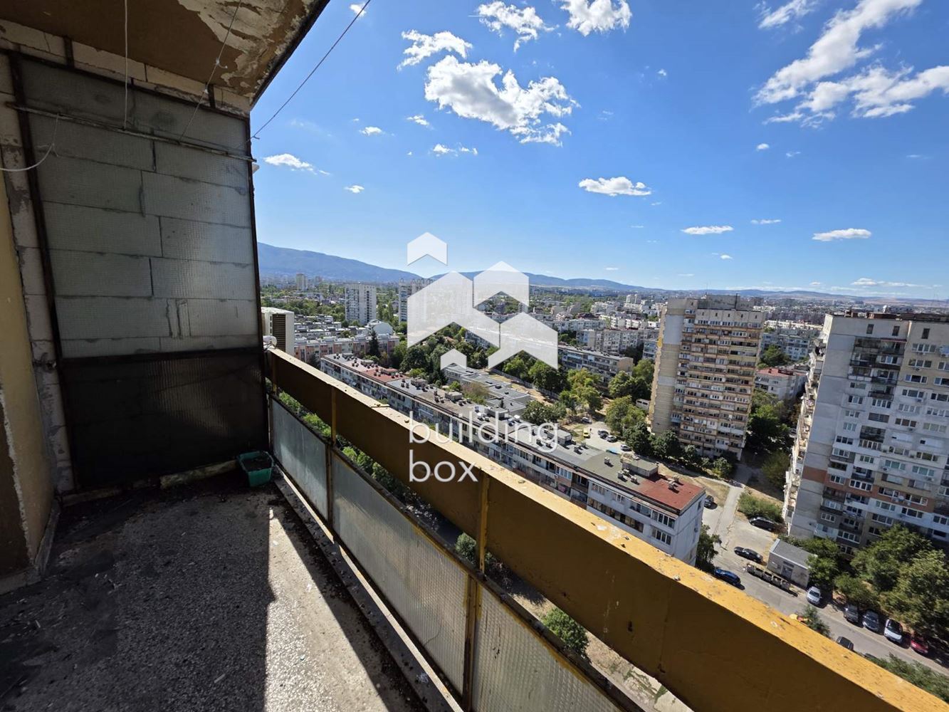 Апартамент с 200€ / м2 под средната цена в района! Панорамна гледка! - 0