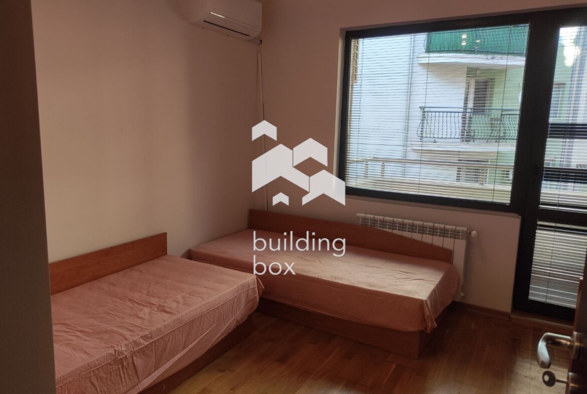 Четиристаен апартамент на изключително атрактивна локация - 0