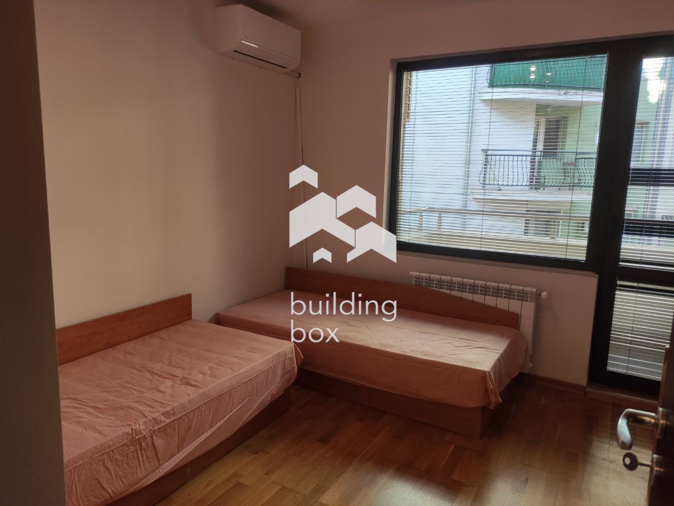 Четиристаен апартамент на изключително атрактивна локация - 0