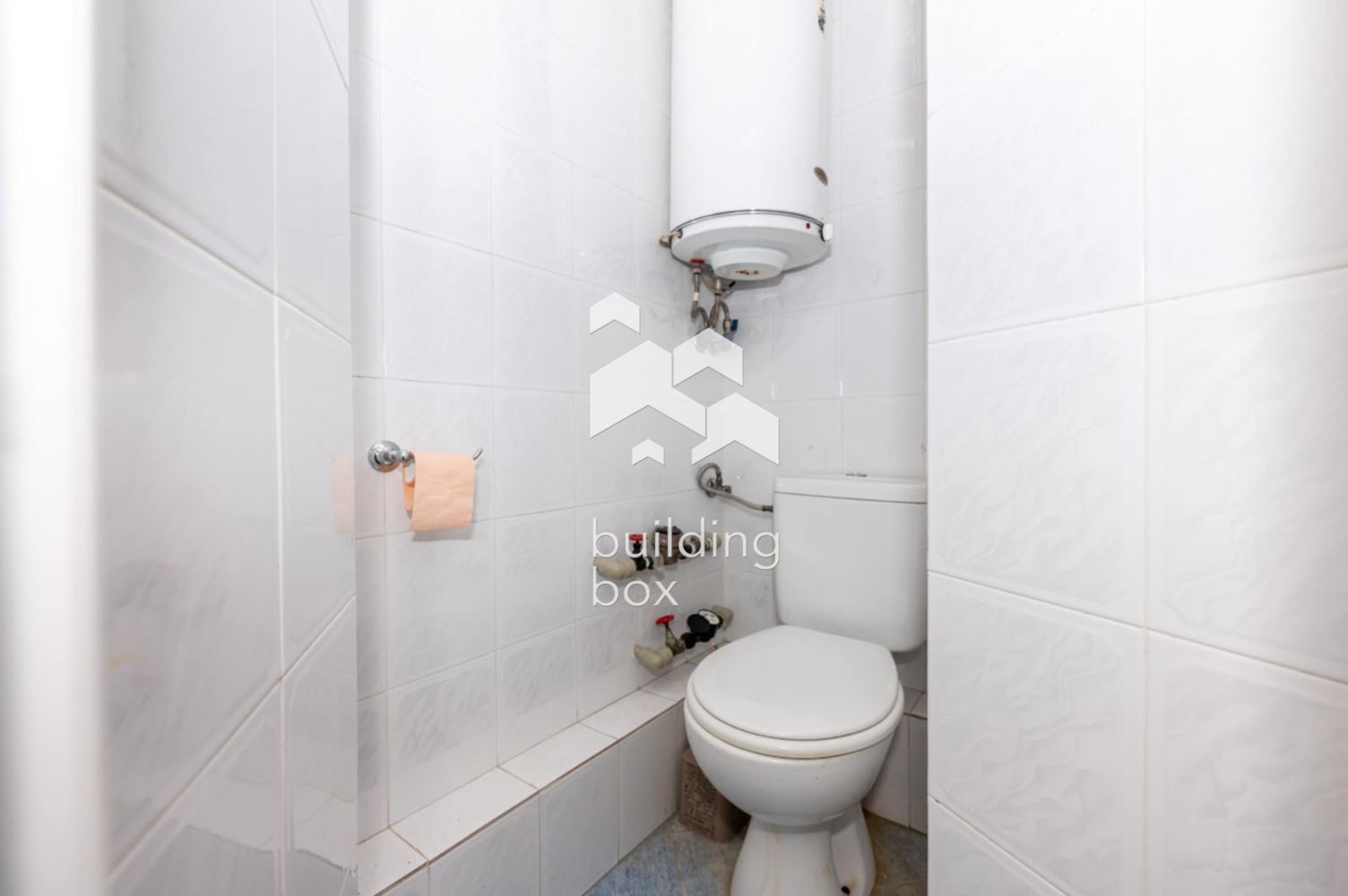 Обзаведен тристаен на 5 минути пешеходно разстояние от казино "Риц" - 0