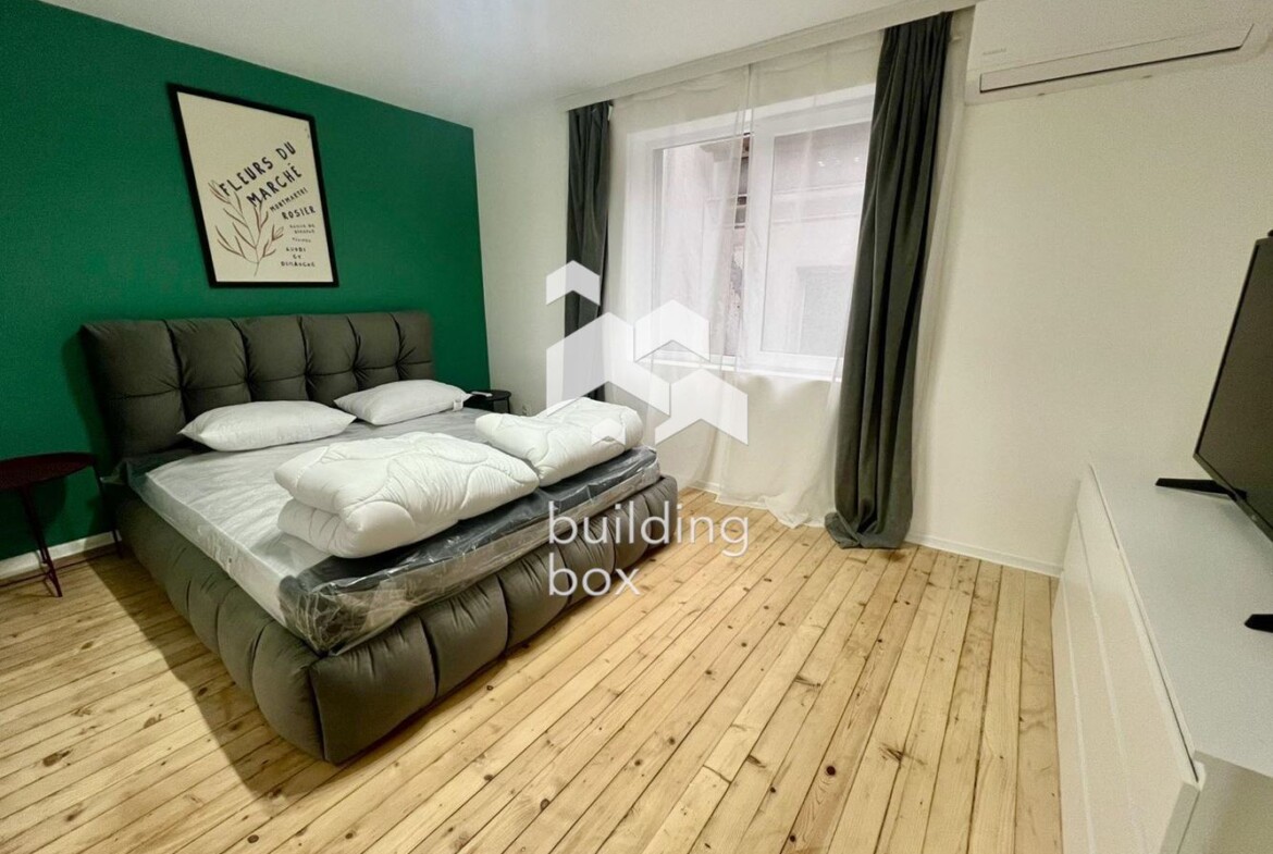 Тристаен апартамент в Център - 0