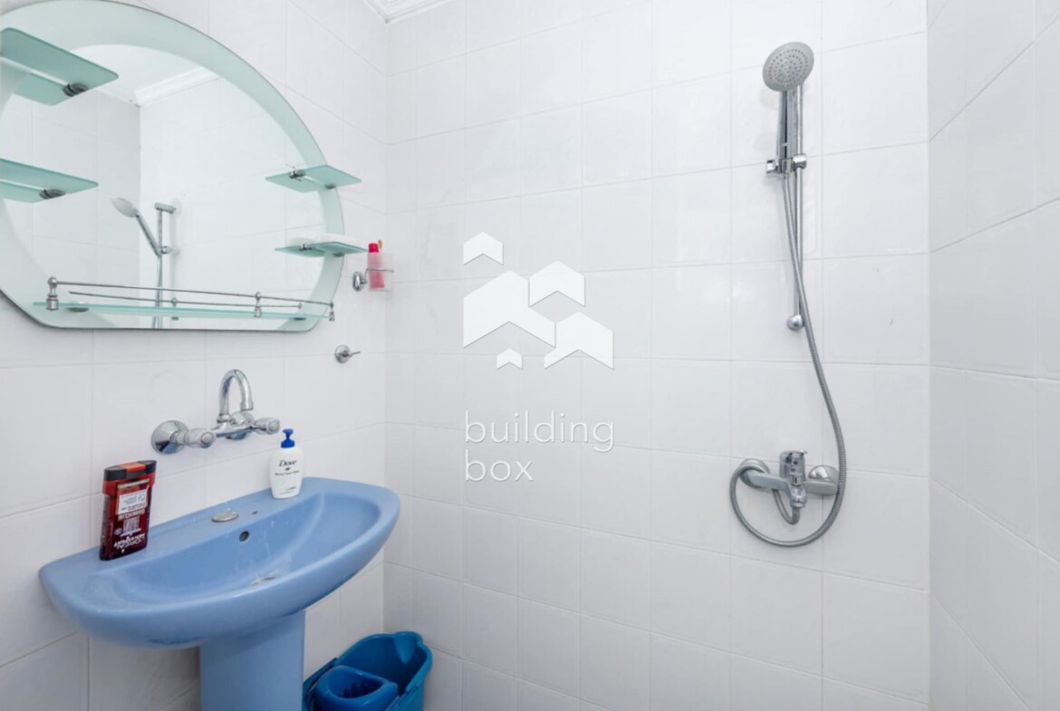 Обзаведен тристаен на 5 минути пешеходно разстояние от казино "Риц" - 0