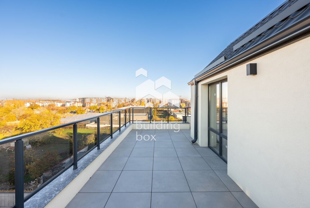 Четиристаен мансарден апартамент в кв. "Христо Смирненски" - 0