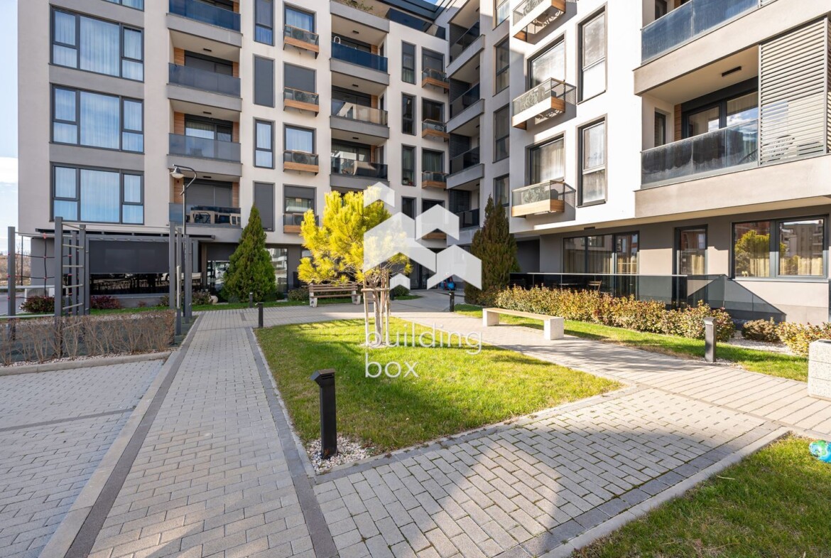 Двустаен апартамент в Азалия Парк. - 0