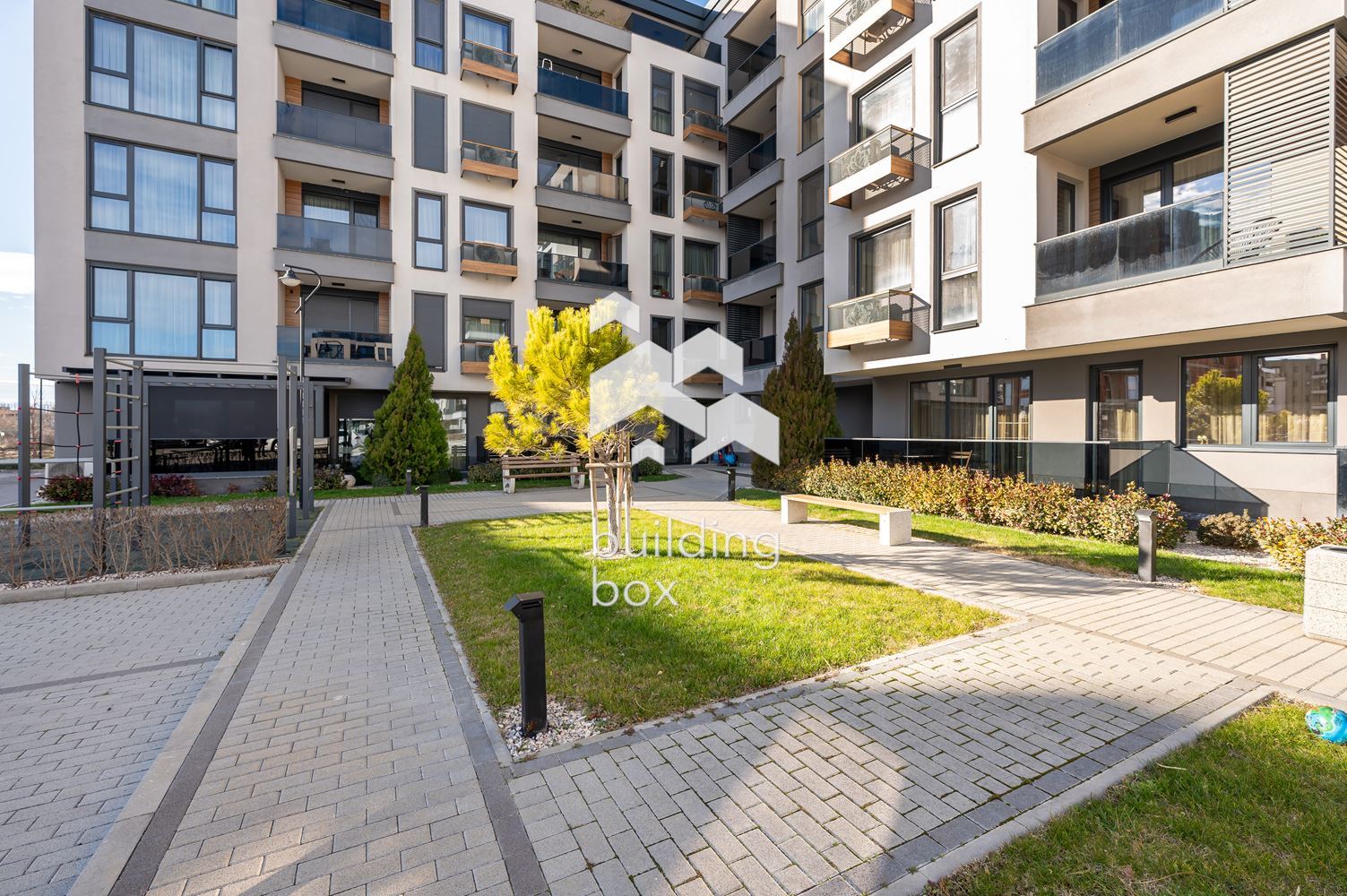 Двустаен апартамент в Азалия Парк. - 0