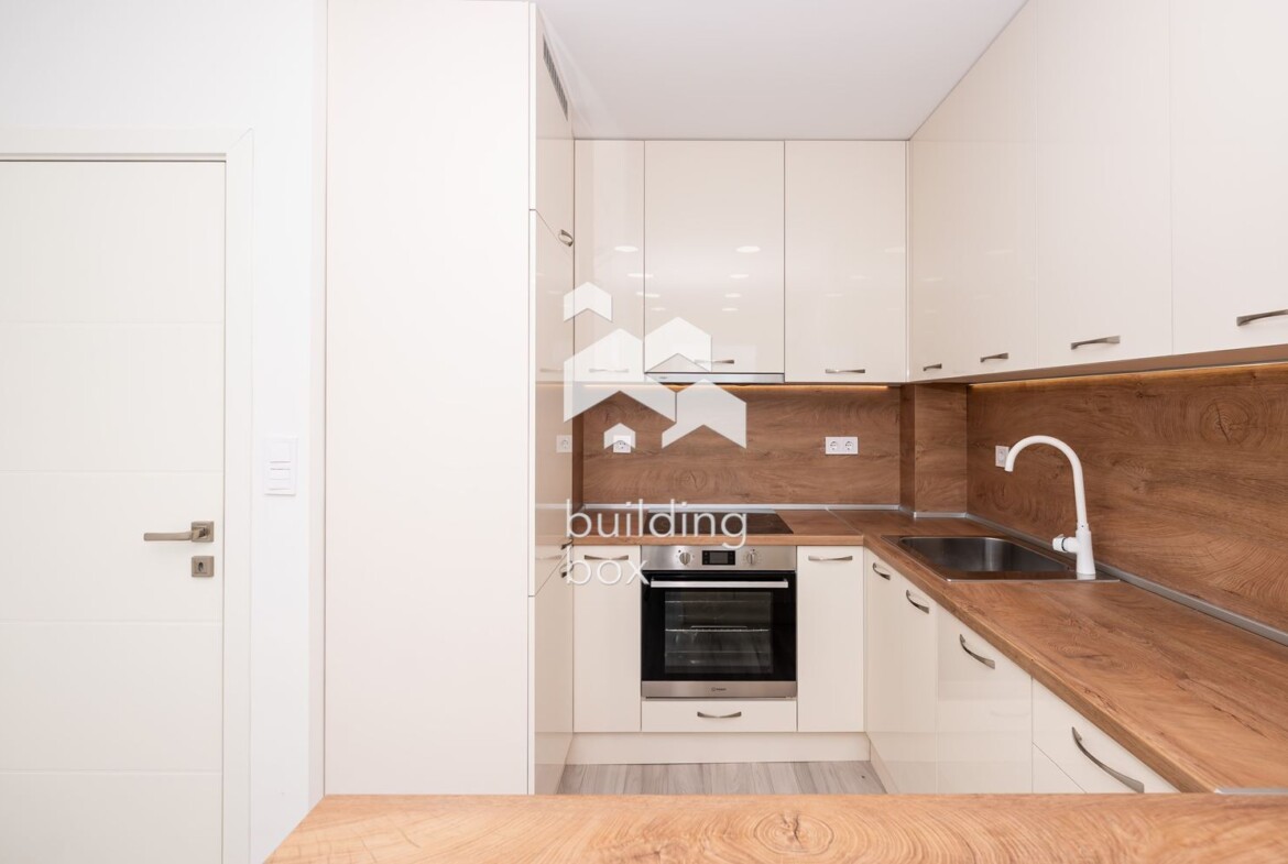 Двустаен апартамент в Азалия Парк. - 0