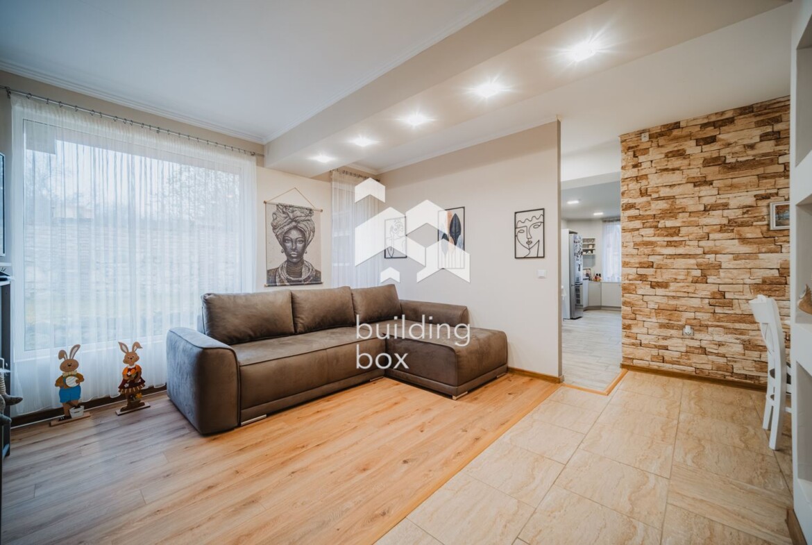 Къща сред зеленина и уют - 0