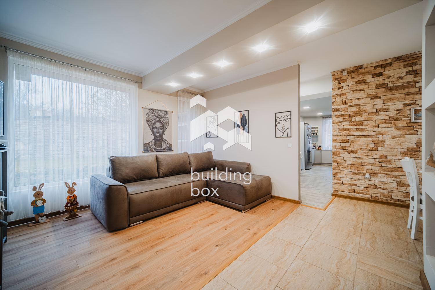 Къща сред зеленина и уют