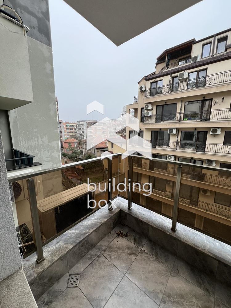 Дава под наем четиристаен апартамент - 0