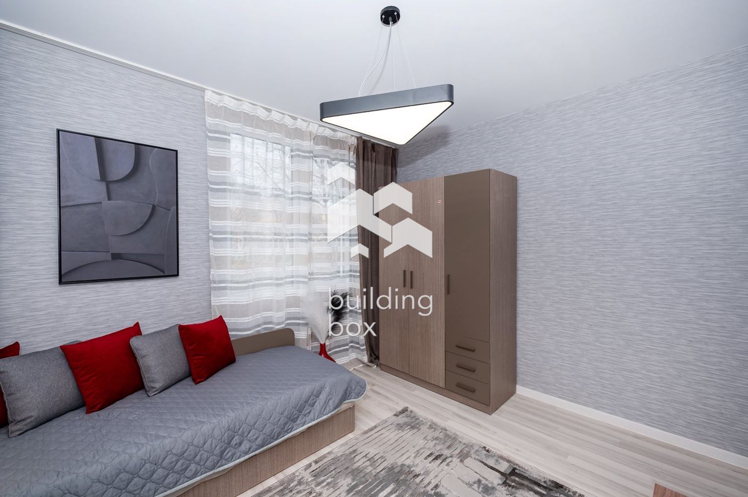 Тристаен обзаведен в малка тухлена сграда - 0