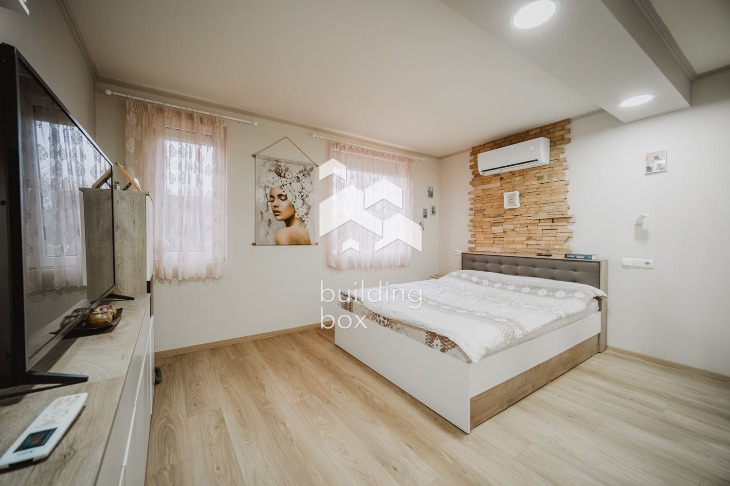 Къща сред зеленина и уют - 0