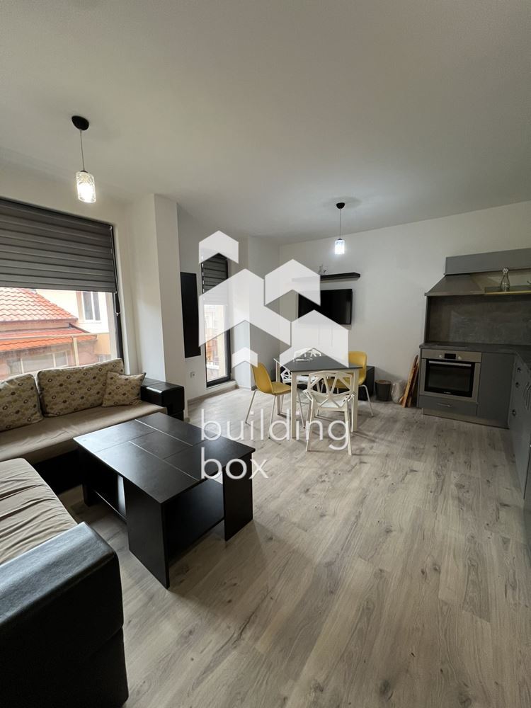 Дава под наем четиристаен апартамент