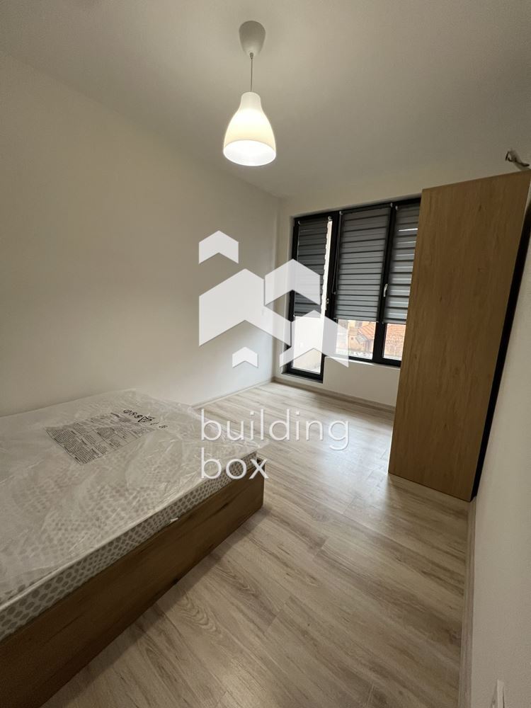 Дава под наем четиристаен апартамент до МУ Пловдив - 0