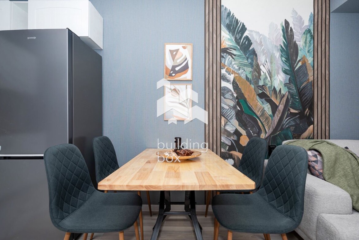 Тристаен обзаведен в малка тухлена сграда - 0