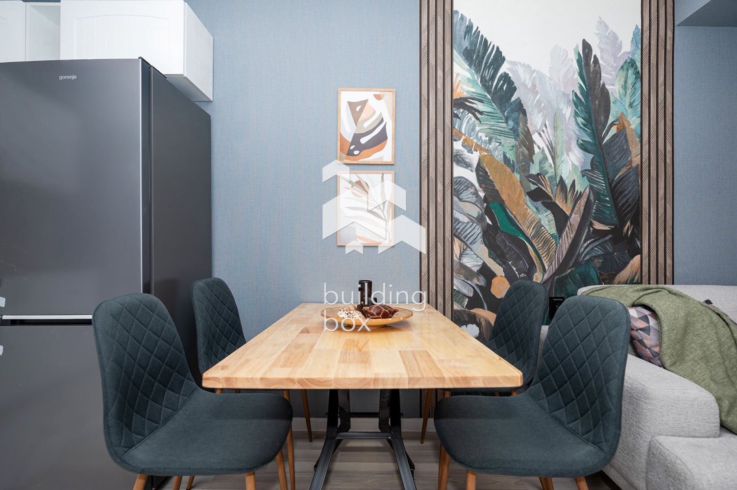 Тристаен обзаведен в малка тухлена сграда - 0