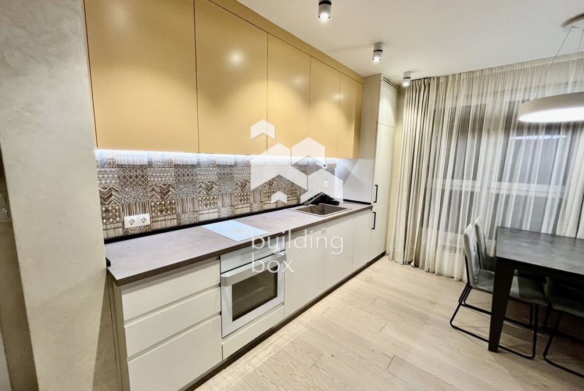 Тристаен, модерно обзаведен апартамент в престижна сграда на ул. Нишава - 0