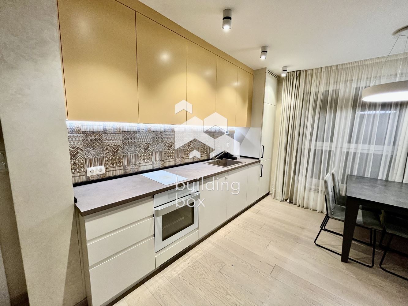 Тристаен, модерно обзаведен апартамент в престижна сграда на ул. Нишава - 0