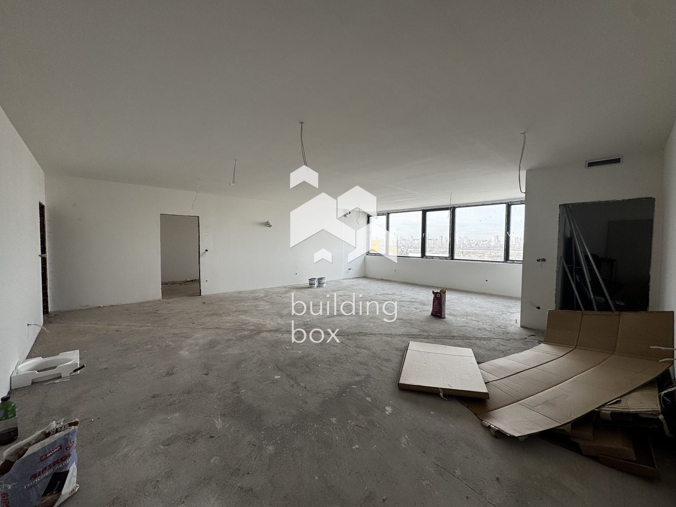 171м2 Тристаен апартамент в кв. Дружба 1 за 307 000 Е - 0