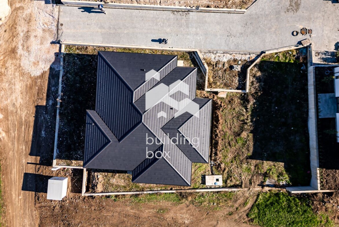 Едноетажна къща със страхотна панорама в Марково - 0