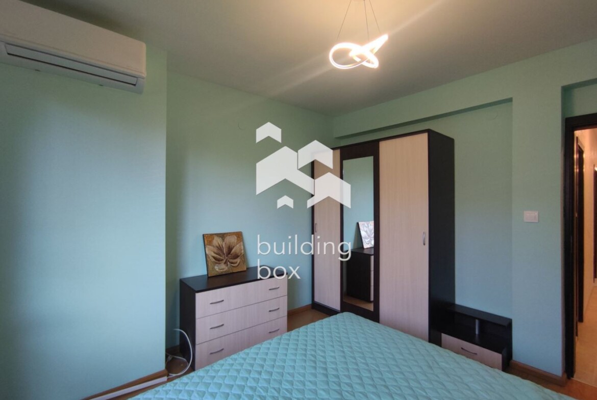 Четиристаен апартамент на изключително атрактивна локация - 0