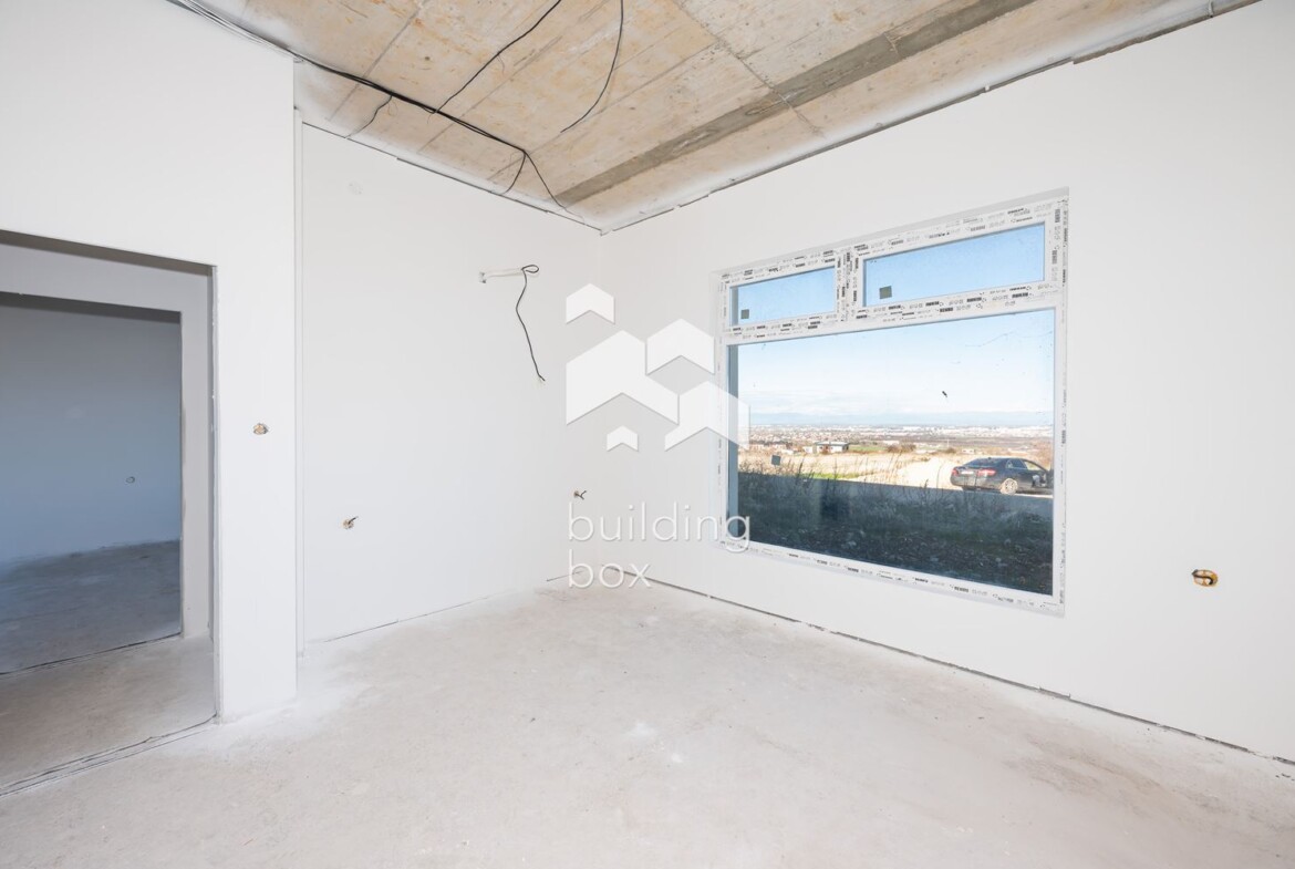 Едноетажна къща със страхотна панорама в Марково - 0