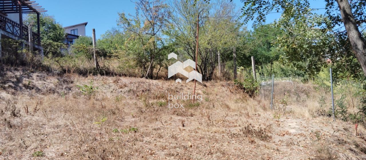 Продавам парцел в кв. Аспарухово, обл. Варна - 0