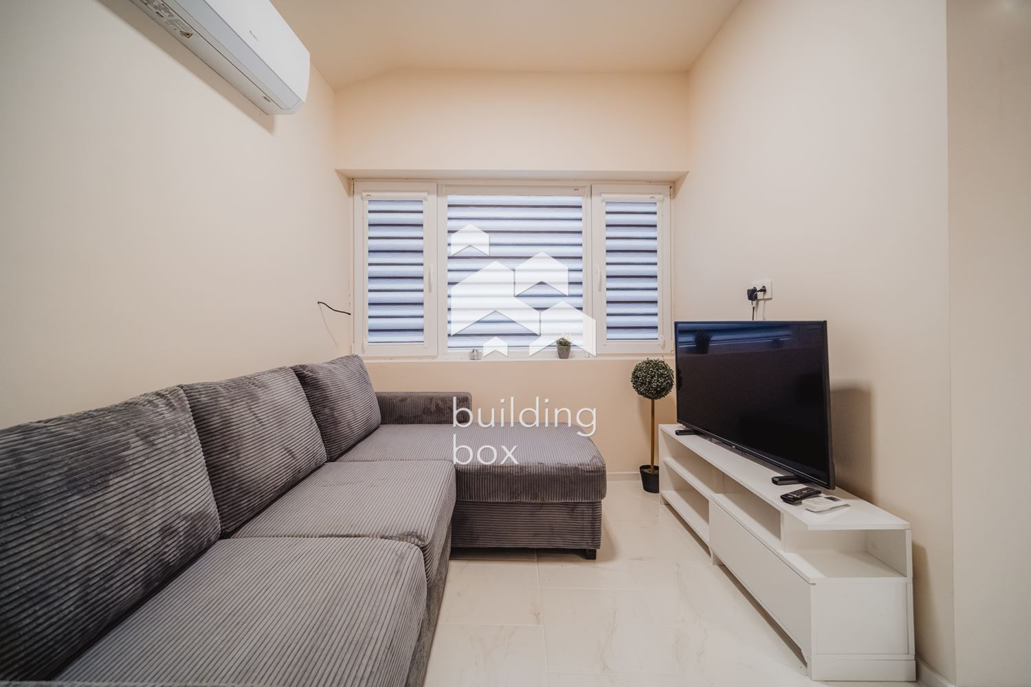 Къща сред зеленина и уют - 0