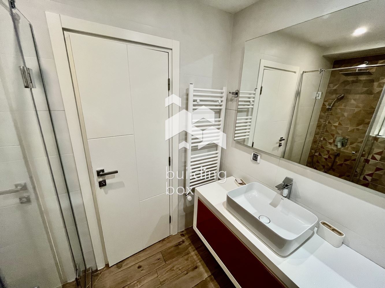 Тристаен, модерно обзаведен апартамент в престижна сграда на ул. Нишава - 0