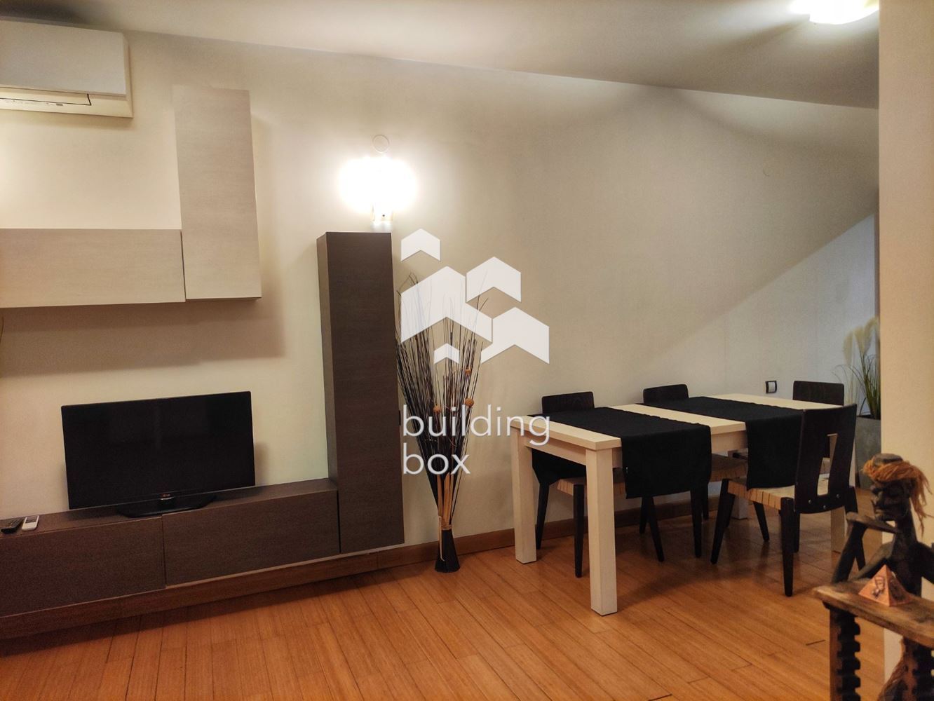 Просторен двустаен апартамент в комплекс "Силвър Сити" до Парадайс Център - 0