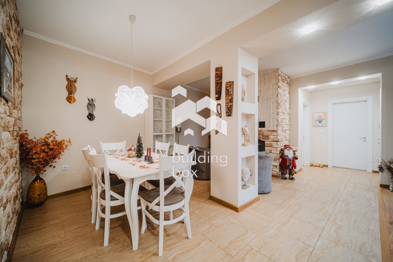 Къща сред зеленина и уют - 0