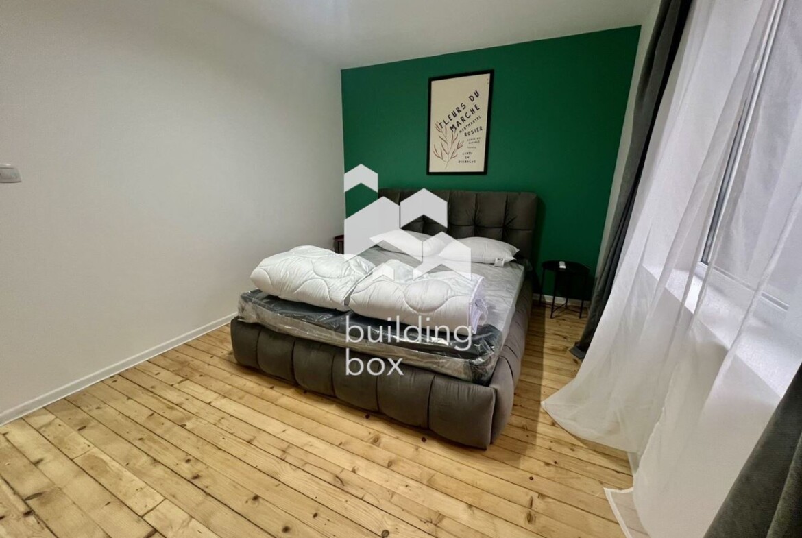 Тристаен апартамент в Център - 0