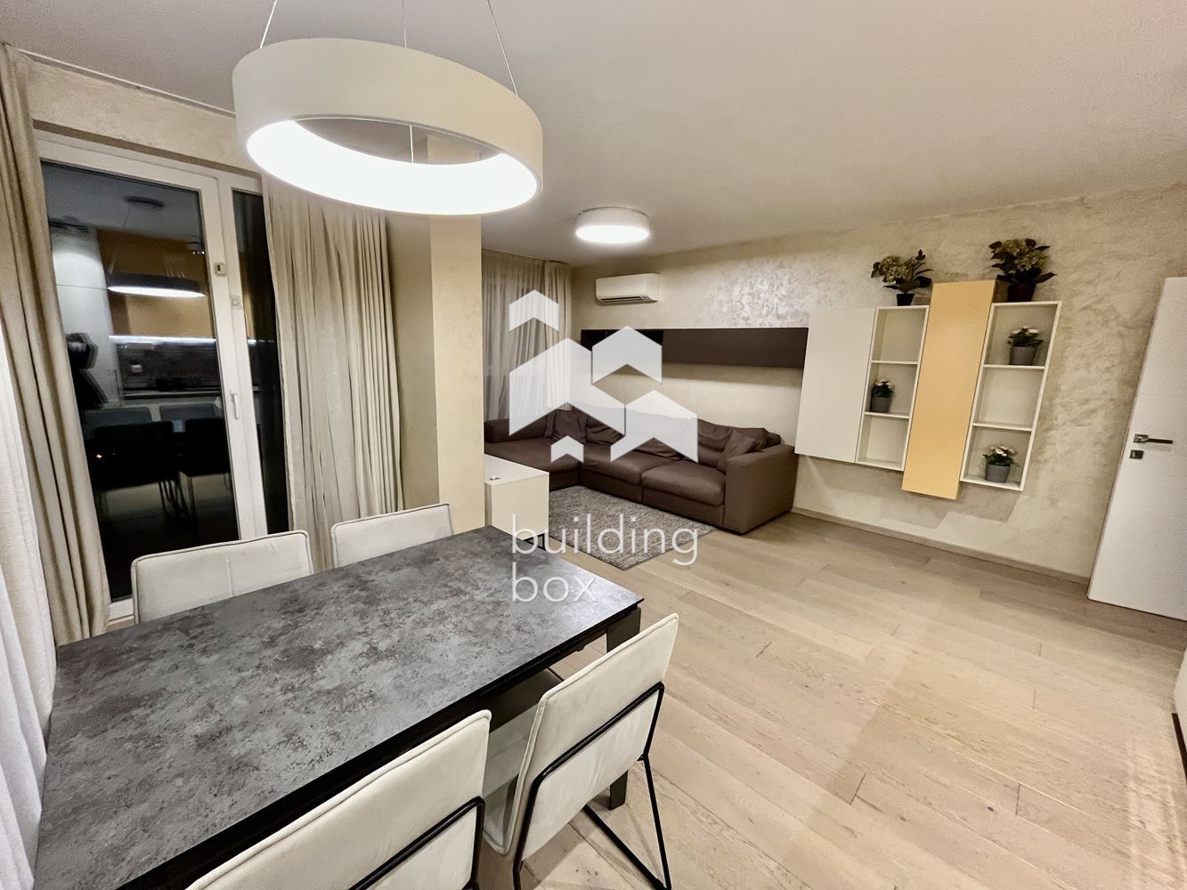 Тристаен, модерно обзаведен апартамент в престижна сграда на ул. Нишава - 0