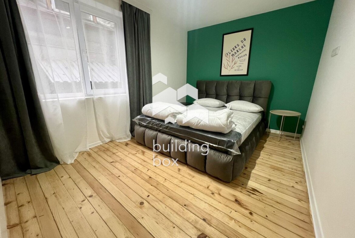 Тристаен апартамент в Център - 0