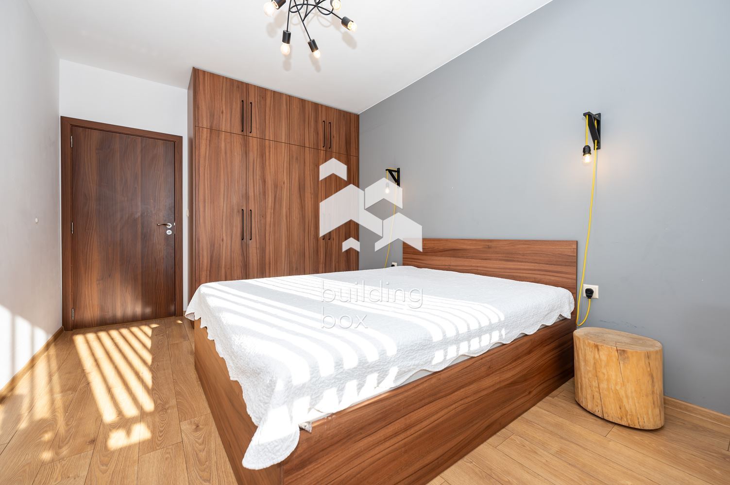 Двустаен обзаведен апартамент - кв. "Христо Смирненски" - 0