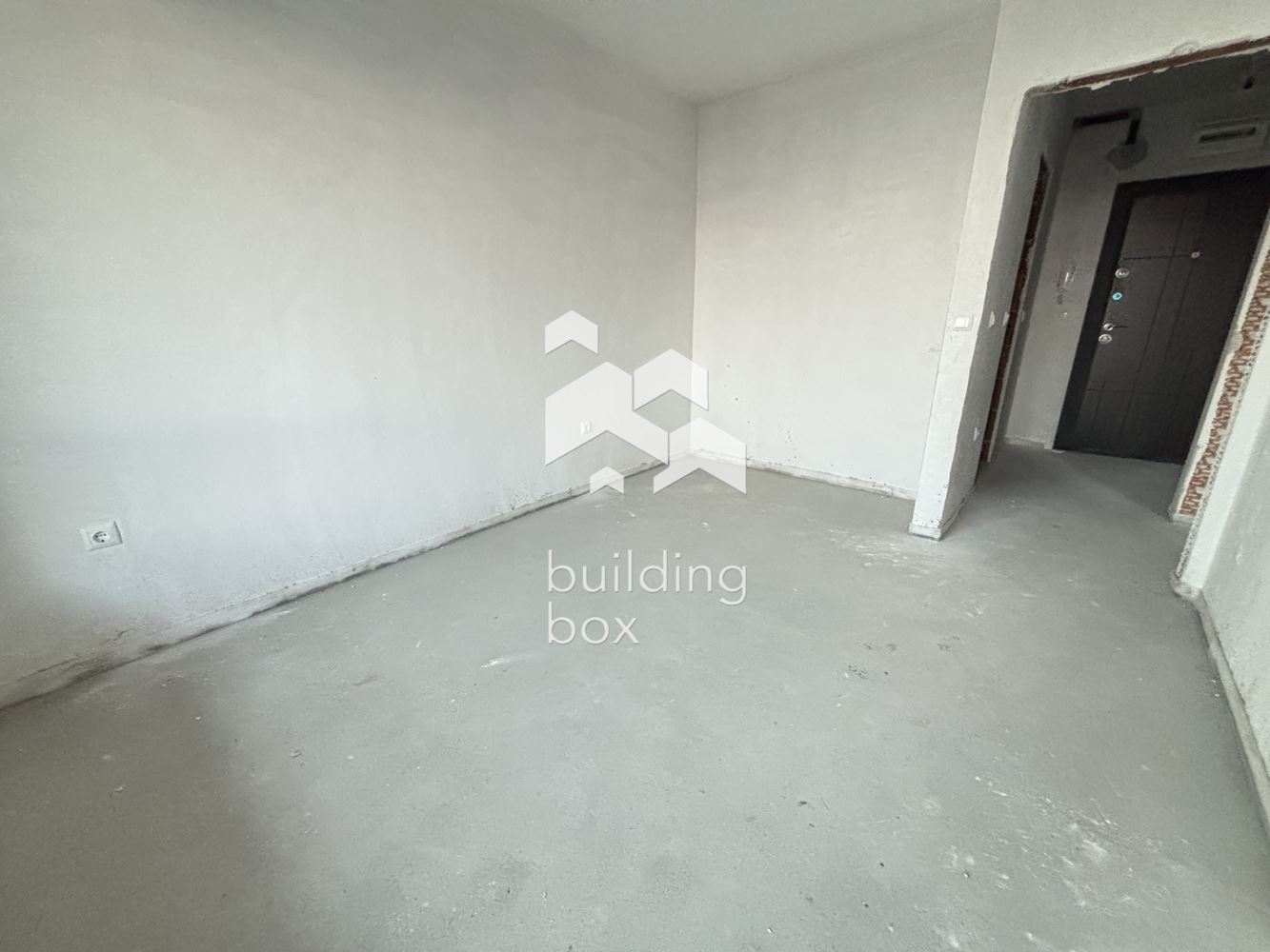 Двустаен апартамент с паркомясто - 0